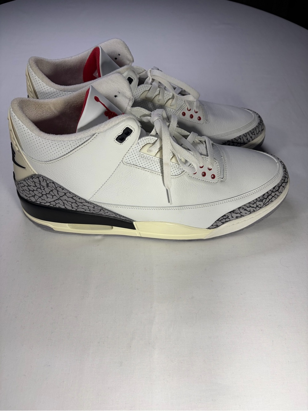 Nike Men’s White/Black/Red Retro Basketball Sneakers